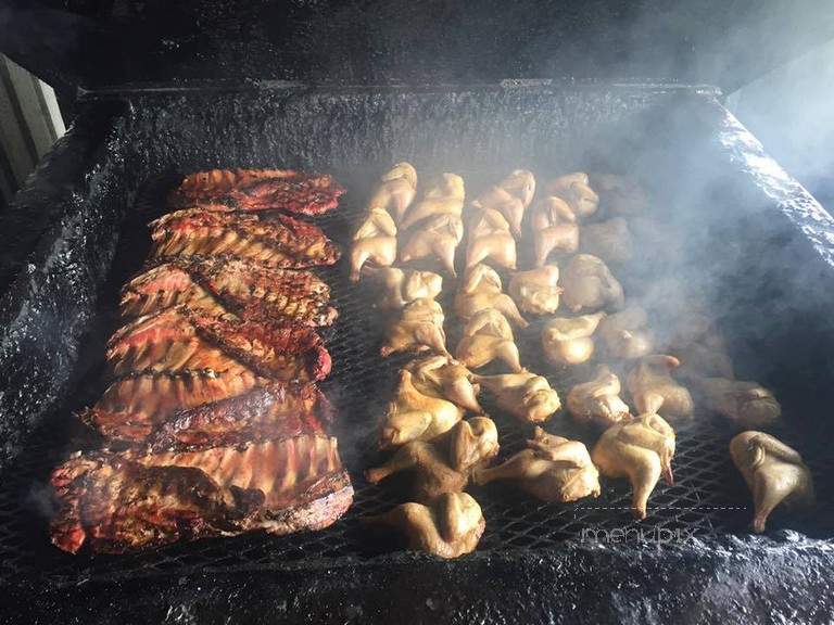 Robert Head's Bar-B-Q - Chapmansboro, TN